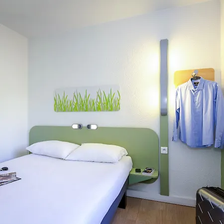 Отель Ibis Budget Йер